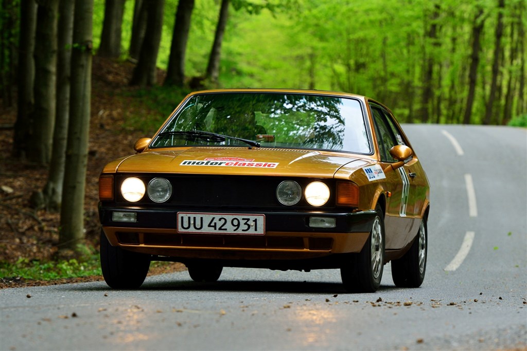 Vinderne af sidste års Oresund Rally, Erik Bach Sørensen, Ølstykke, og Kim Bach Sørensen, Stenløse, har endnu en sejr til gode i år, så de møder sultne op i deres VW Scirocco GTI fra 1977.
(Foto: Michael Eisenberg)